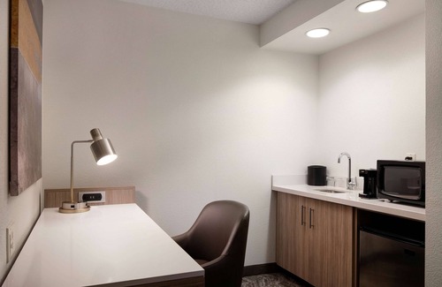Renton Hotel | Sonesta Select Seattle Renton Suites