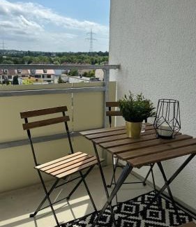 Neusass Old Town Apartamento | Sonniges City-Apartment mit Südbalkon und Parklatz