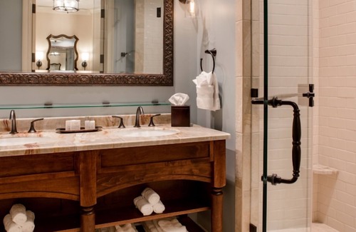 Mount Berry Hotel | Sophisticated Suite Ideal for Farm-to-Table Dining Experience 75!