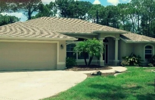 Englewood Villa | Sorry major hurricane damage. 11-7-2023 please don’t contact