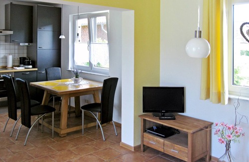 Pruchten Casa | En el pequeño Puerto con vista al agua y Praderas de Bodden, amorosamente diseñadas