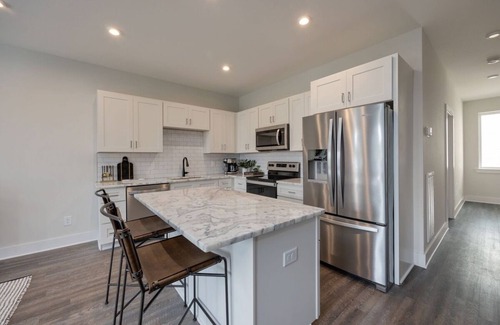 Whitebridge Casa | Sound of Speed - Mins to Downtown - Rooftop Deck - Sleeps 8