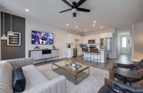 Whitebridge Casa | Sound of Speed - Mins to Downtown - Rooftop Deck - Sleeps 8