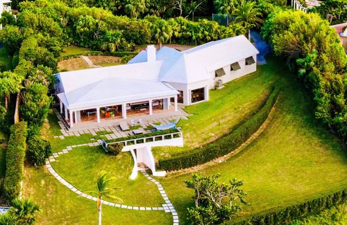 Smith's Villa | Sound Winds 5 bedroom waterfront estate w tennis court