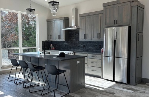 Purcell Villa | South of Norman, Cougar Cabin with Air Hockey, Fireplace