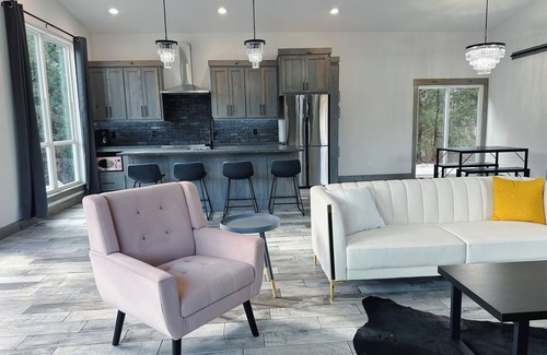 Purcell Villa | South of Norman, Cougar Cabin with Air Hockey, Fireplace