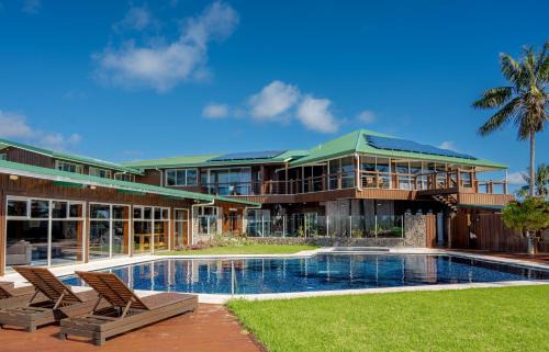Burnt Pine Hotel | South Pacific Resort Hotel