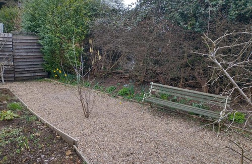 Magor Otro | South Wales Yurt-Cosy, log burner & private garden