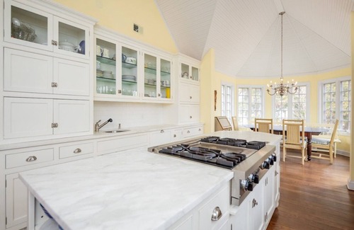 Tuckahoe Cabaña | Southampton Secret Garden, 3BR Cottage con Encanto 3 BA y Piscina