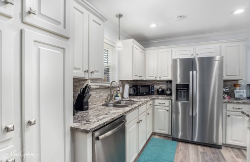 Springlake Casa | Southern Comfort Retreat: King Bed, Near LSUS & Barksdale AFB, Fast wifi.