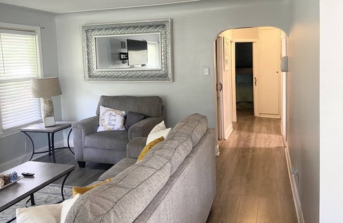 Southfield Casa | Southfield home perfect for large families/pool table & Theatre room!