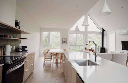 Beaupre Chalet De Esquí | Spa and Mountain - Villas Perspective - Alphonse