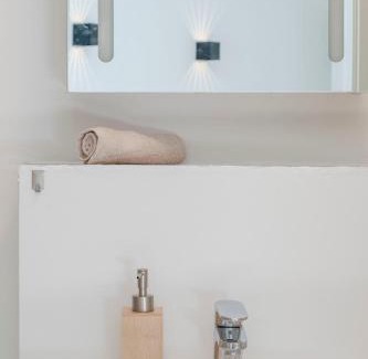 Altendorf Apartamento | SpaceStays Bunker Messe Apartment Wi-Fi TV