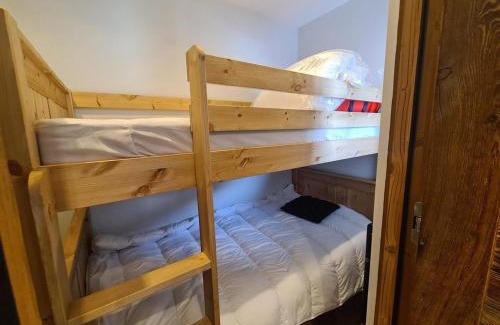 Les Carroz-d'Araches Apartamento | Spacieux 2 pièces + cabine, idéal famille, 5 pers, centre village, proche commerces et pistes - FR-1-572-156