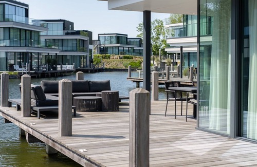 Arnemuiden Villa | Spacious 10-person waterfront villa