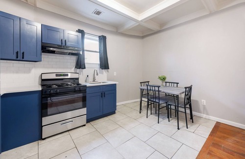 Lower Vailsburg Apartamento | Spacious 14-bedroom house in charming Newark with WiFi, AC