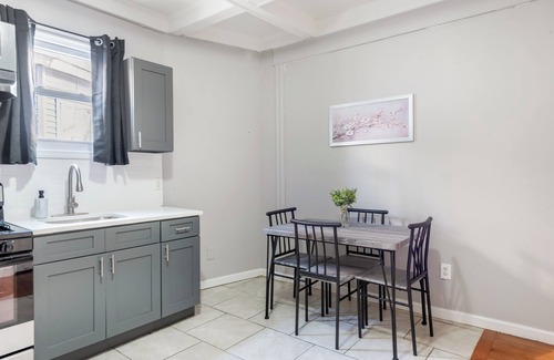 Lower Vailsburg Apartamento | Spacious 14-bedroom house in charming Newark with WiFi, AC