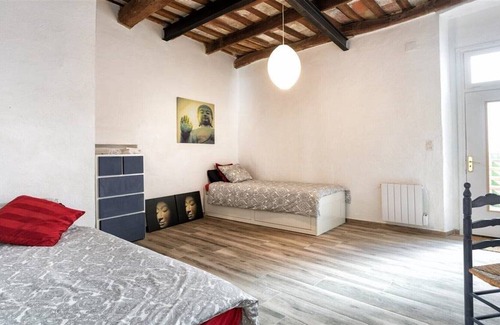 Vilassar de Dalt Casa | Spacious 18th century Catalan town house, Wifi, 20 minutes Barcelona