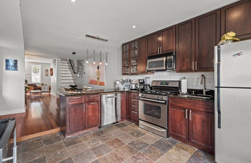 Olde Kensington Casa | Spacious 2BR/2BA in Trendy Fishtown | NoLibs