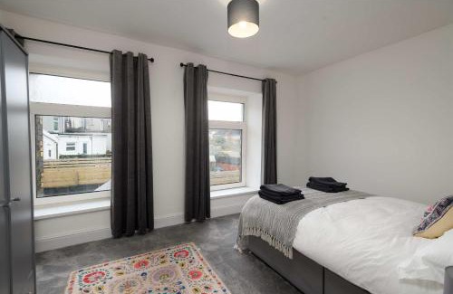 Skewen Casa | Spacious 3 Bedroom Home in Central Skewen