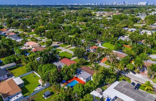 Little Haiti Casa | Spacious 3 bedroom Home with Oversized Pool & Backyard