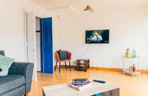 Penarth Casa | Spacious 3 Bedroom House - Sleeps 5 - Free Parking - By EKLIVING LUXE Short Lets & Serviced Accommodation