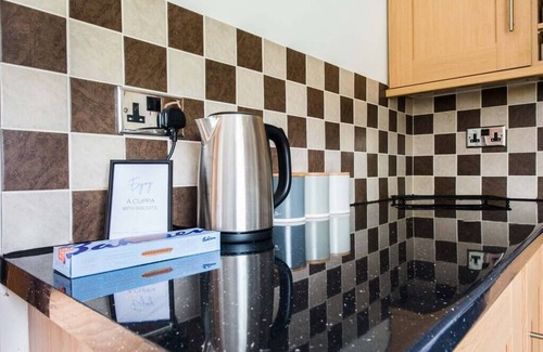 Penarth Casa | Spacious 3 bedroom Penarth home, garden & parking