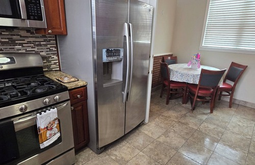 Newbold Apartamento | Spacious 3-bedroom apartment in charming Philadelphia with AC, WiFi