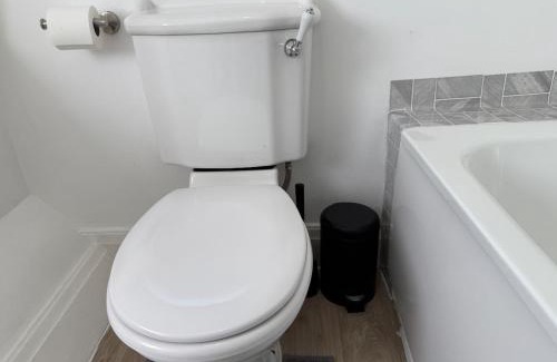 Ridgeway Casa | Spacious 3 Bedroom With Garden and Free Parking