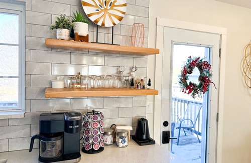 Lincoln Casa | Spacious 3bed/2bath Home by downtown & UNL. Fire pit and Ping Pong & Swing set!