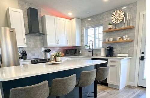 Lincoln Casa | Spacious 3bed/2bath Home by downtown & UNL. Fire pit and Ping Pong & Swing set!