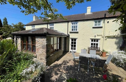 Chepstow Casa | Spacious 3BR in Historic Chepstow, Cottage Garden