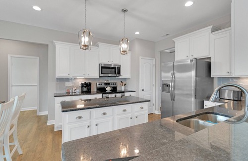 Aberdeen Casa | Spacious 4 BD Golf Getaway with Game Room!