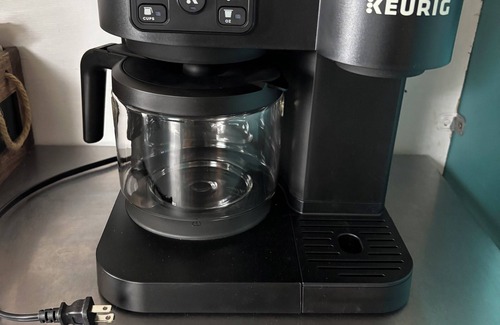 Mayerthorpe Casa | Spacious 4-bedroom house with WiFi and AC in the rural town of Mayerthorpe.