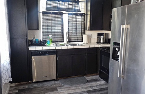 Stockton Casa | Spacious 4-bedroom house with AC, WiFi in enjoyable Stockton