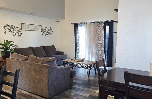 Stockton Casa | Spacious 4-bedroom house with AC, WiFi in enjoyable Stockton