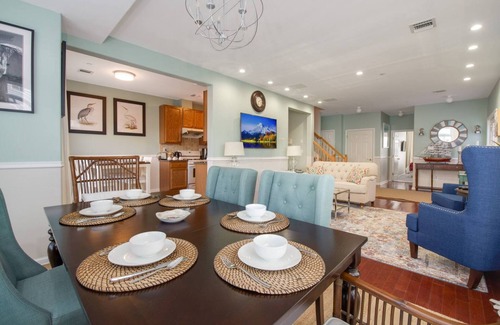 Queens Casa | Spacious 4-bedroom townhome in delightful Arverne By the Sea, Free Parking WiFi