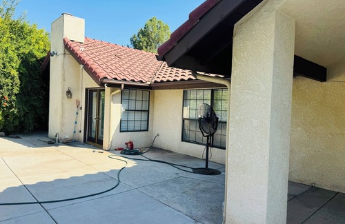 Bakersfield Casa | Spacious 4-bedroom house in lovely Bakersfield country club area with pool