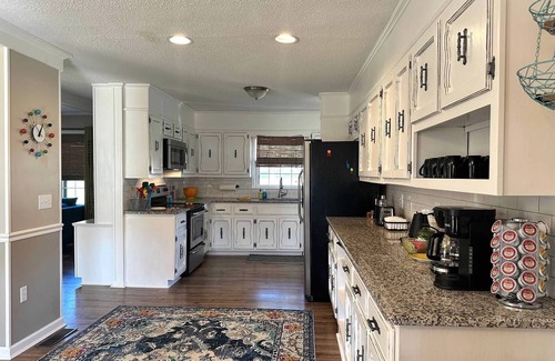 Jackson Casa | Spacious 4BR & 3BA, Sleeps 12 - 2900 Sq Ft