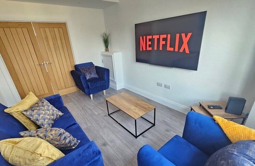 Higham Hill Casa | Spacious 4BR House, London, Sleeps 9, Free Parking