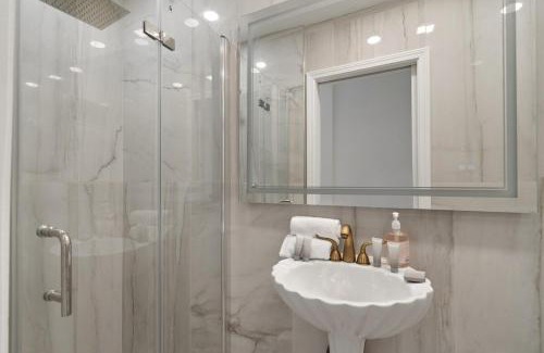 Pico - Robertson Villa | Spacious 4BR House with Large Yard and Parking Beverly Hills Adj