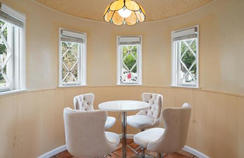 Pico - Robertson Villa | Spacious 4BR House with Large Yard and Parking Beverly Hills Adj