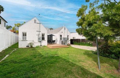 Pico - Robertson Villa | Spacious 4BR House with Large Yard and Parking Beverly Hills Adj