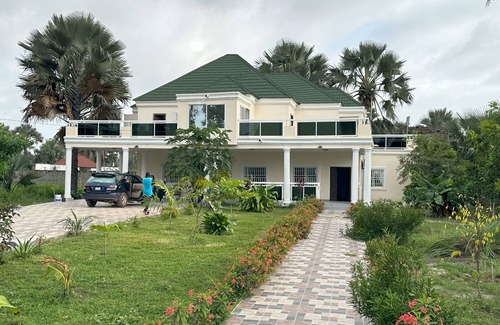 Sanyang Casa | Spacious 5-bedroom house in awesome Sanyang/Keninding Saibal with AC, Washer