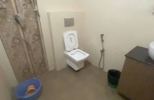 Sarita Vihar Apartamento | Spacious 5-bedroom apartment with WiFi, AC in lovely New Delhi