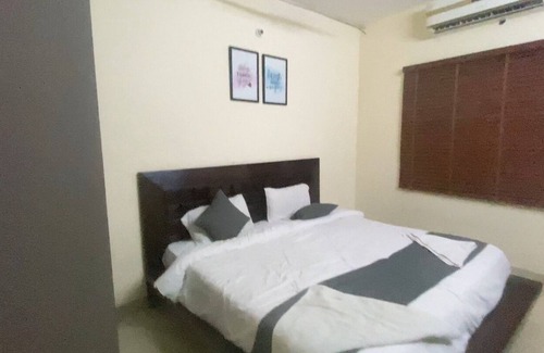 Sarita Vihar Apartamento | Spacious 5-bedroom apartment with WiFi, AC in lovely New Delhi