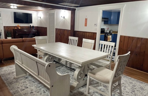 West Carson Casa | Spacious 5-bedroom house in welcoming Torrance with WiFi, AC, large yard