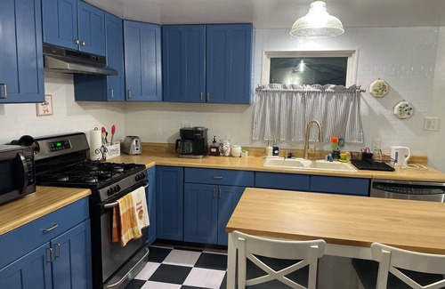 West Carson Casa | Spacious 5-bedroom house in welcoming Torrance with WiFi, AC, large yard