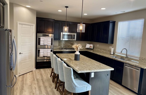 Menifee Casa | Spacious 5-bedroom house in enchanting Menifee with fitness room