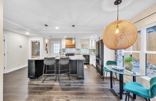 Hapeville Casa | Spacious 5-bedroom Luxury house seconds from Atlanta Airport with All Amenities